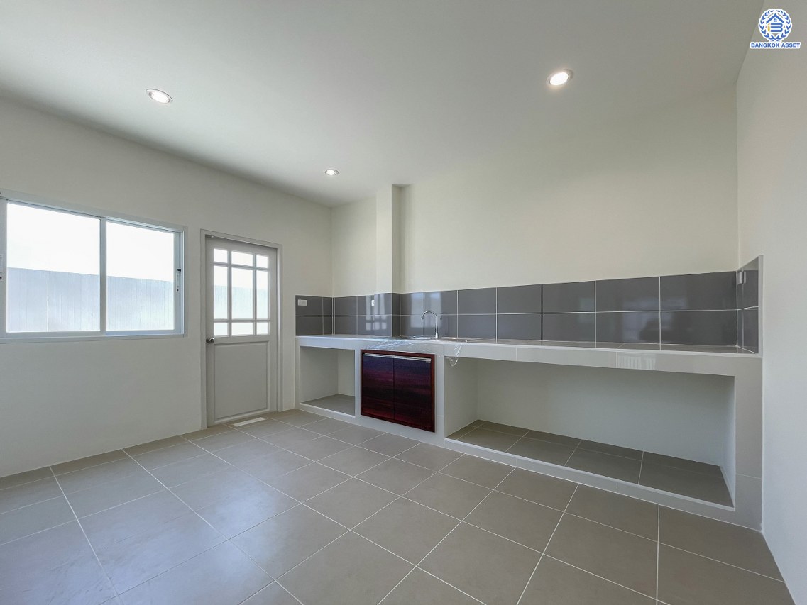 บ้านมือสองตกแต่งใหม่ โครงการ นาราภิรมย์ พุทธมณฑลสาย3 ตกแต่งหรูหรา เนื้อที่ 108.2 ตร.ว. พื้นที่ใช้สอย 257.32 ตร.ม. ฟังก์ชัน 4 ห้องนอน 3 ห้องน้ำ 1 ห้องอเนกประสงค์ จอดรถได้ 2 คัน บนทำเลเชื่อมต่อเมือง ใกล้เซ็นทรัลศาลายา, เดอะมอลล์บางแค และทางคู่ขนานลอยฟ้าบรมราชชนนี รายล้อมด้วยสิ่งอำนวยความสะดวกครบ